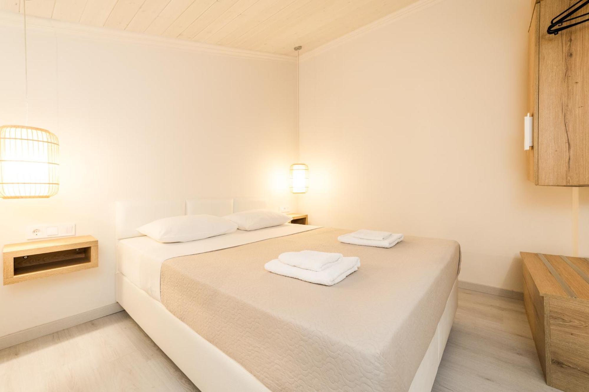 Mystery Suites And Apartments Neoi Poroi Exterior foto