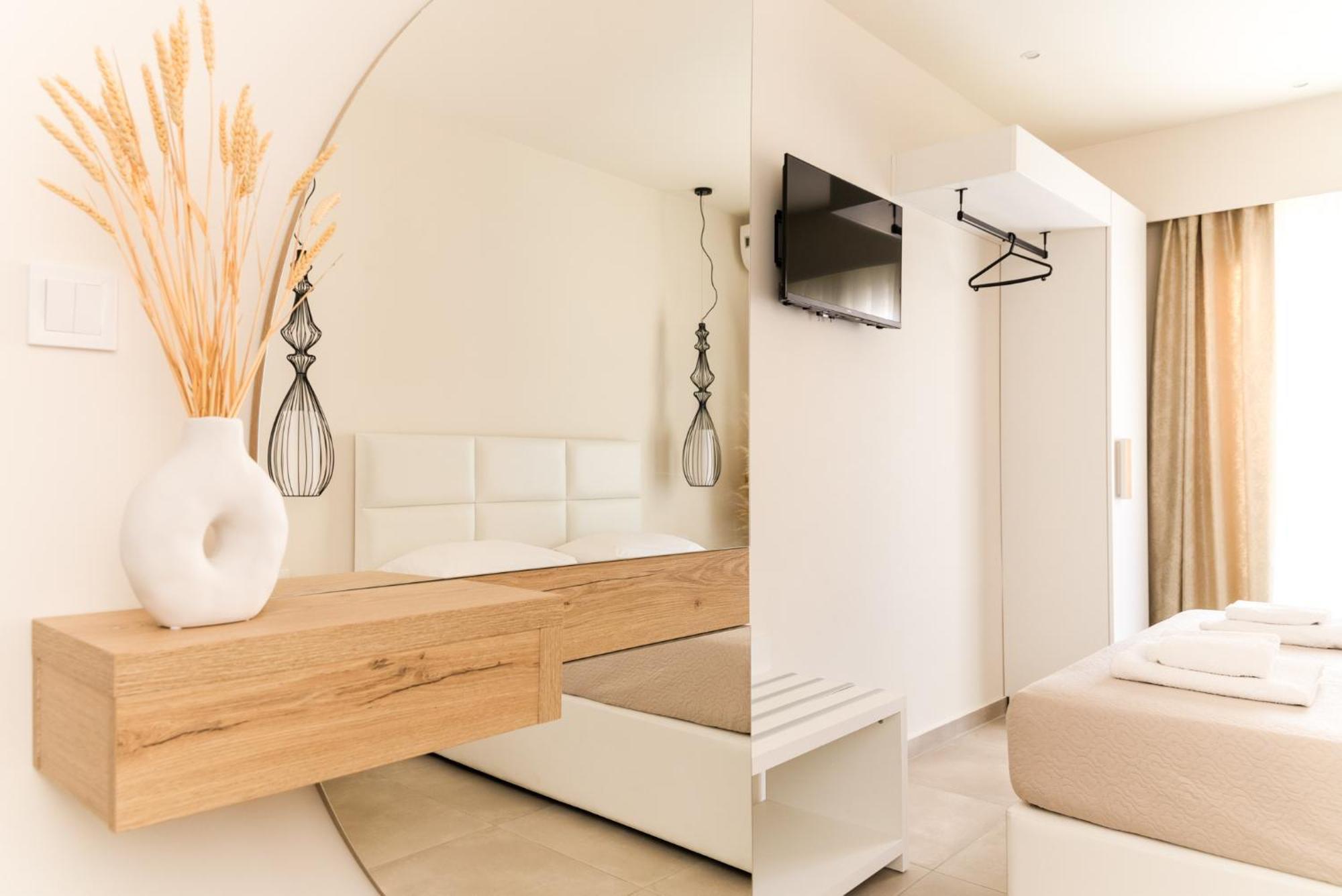 Mystery Suites And Apartments Neoi Poroi Exterior foto