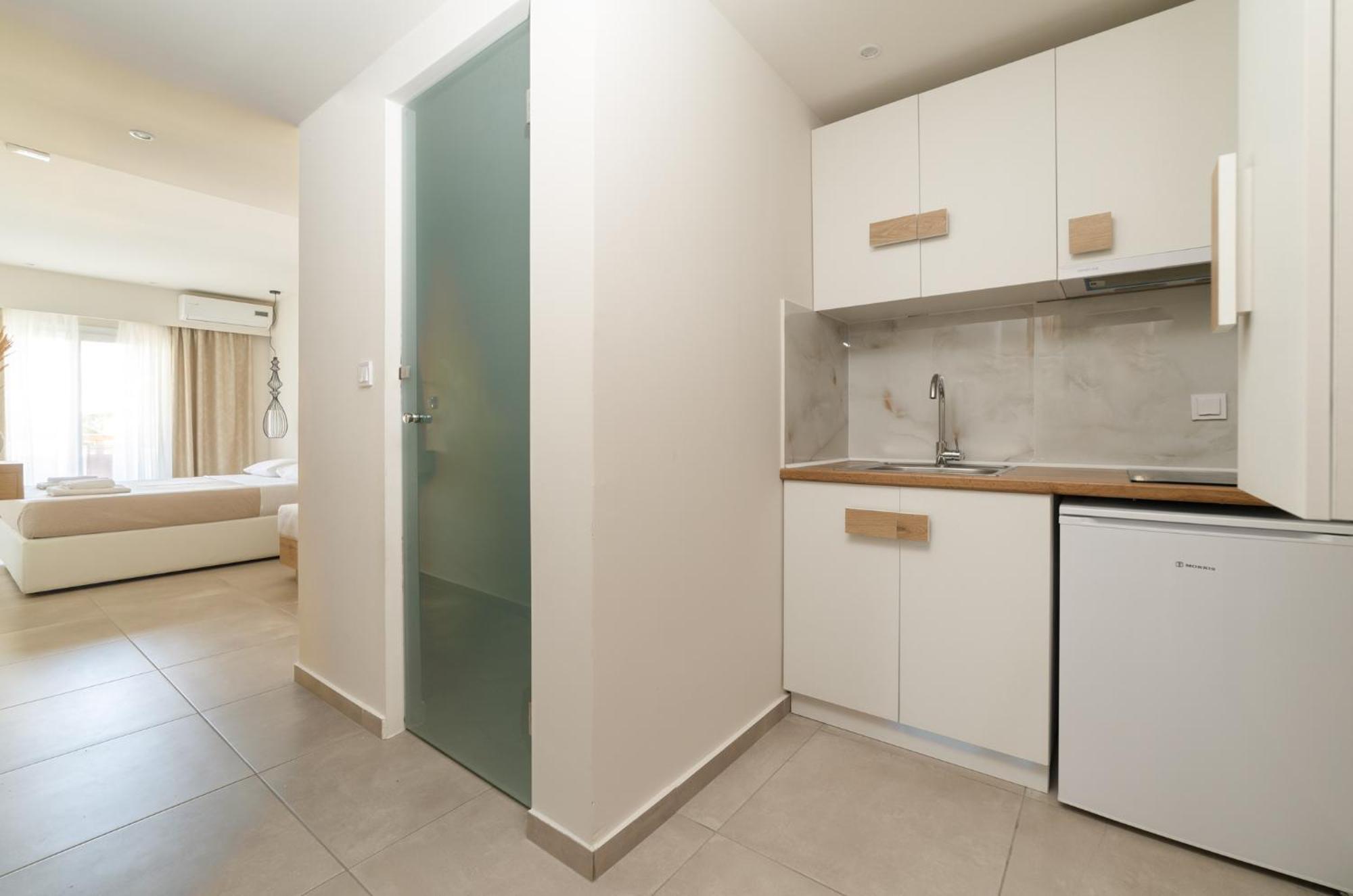 Mystery Suites And Apartments Neoi Poroi Exterior foto