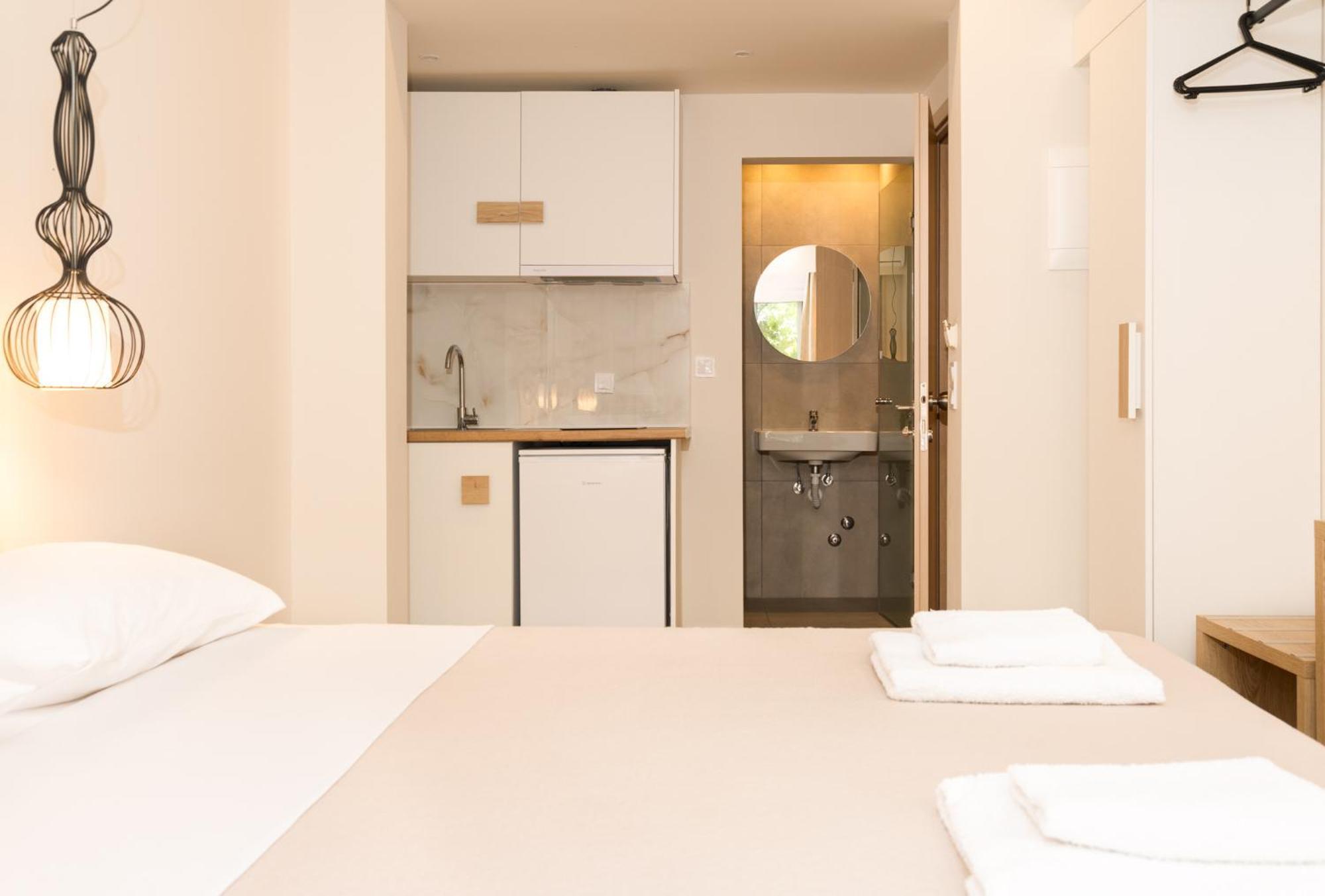 Mystery Suites And Apartments Neoi Poroi Exterior foto