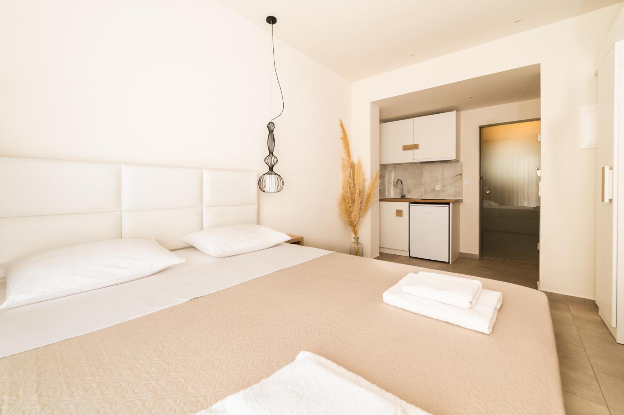 Mystery Suites And Apartments Neoi Poroi Exterior foto
